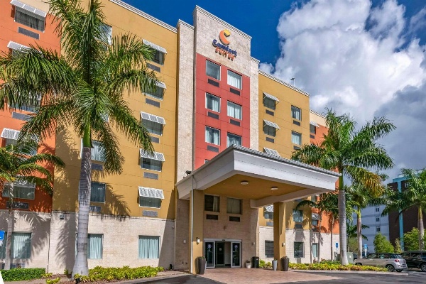 Comfort Suites Fort Lauderdale Airport South & Cruise Port image 1